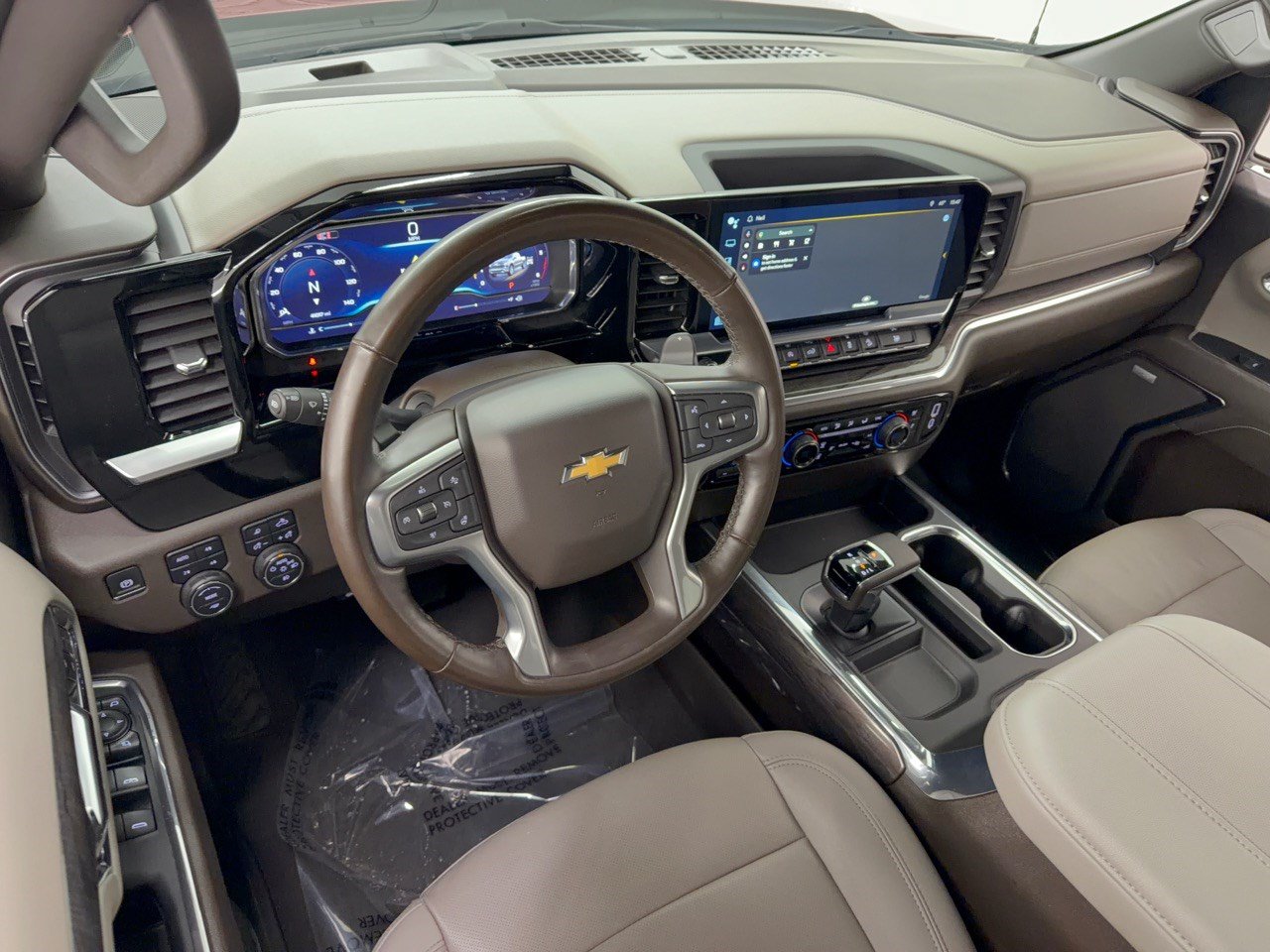 Used 2024 Chevrolet Silverado 1500 LTZ AWD/4WD image 4