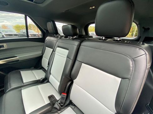 Certified 2022 Ford Explorer XLT w/ Equipment Group 202A image 38