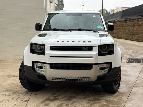 Used 2025 Land Rover Defender 110 S image 2