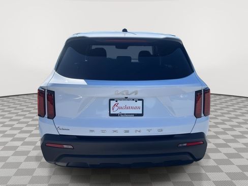 Used 2022 Kia Sorento LX image 6