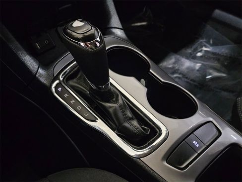 Used 2017 Chevrolet Cruze LT image 32