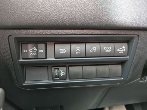 Used 2025 Toyota Tundra Limited AWD/4WD image 24