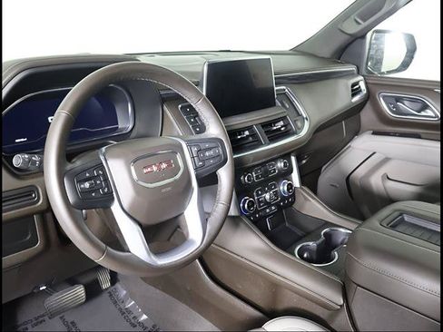 Used 2023 GMC Yukon XL SLT w/ SLT Premium Package RWD image 6