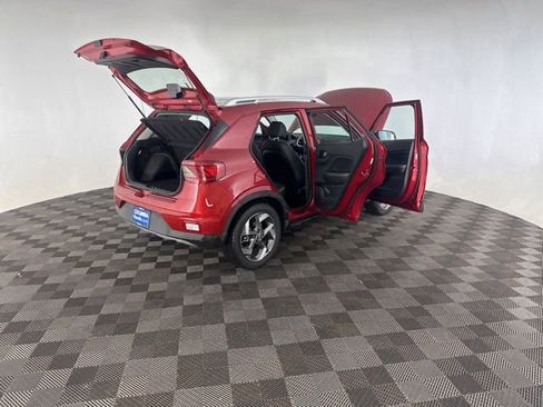 Used 2025 Hyundai Venue Limited FWD image 17