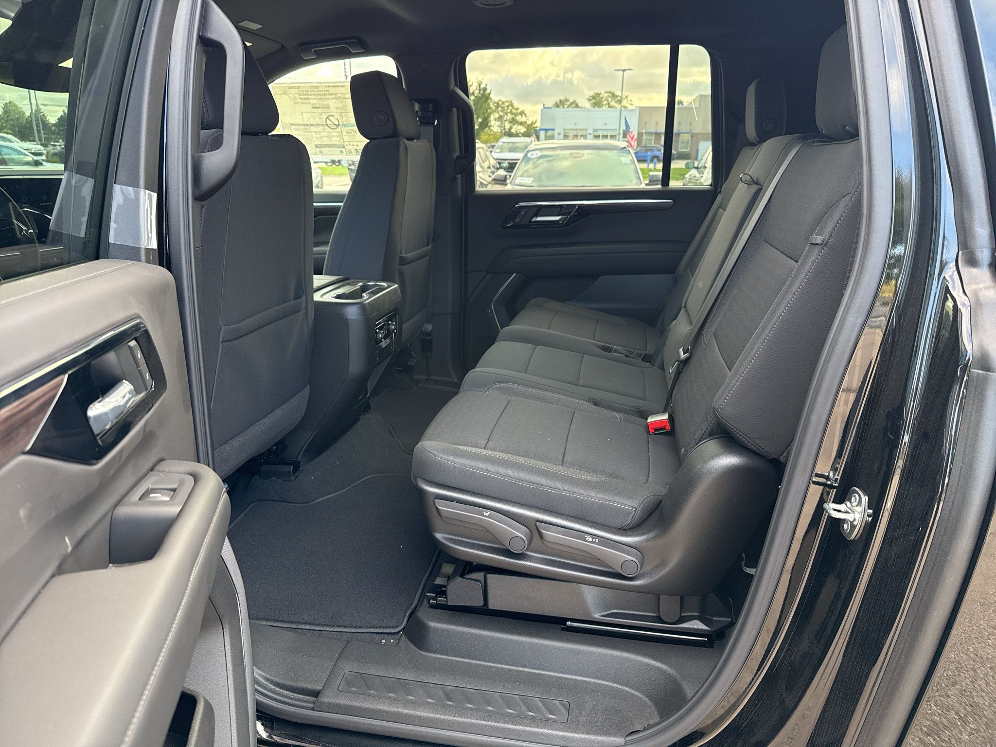 New 2026 Chevrolet Suburban LS w/ Max Trailering Package AWD/4WD image 34