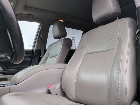 Used 2019 Toyota Highlander Limited Platinum AWD/4WD image 13
