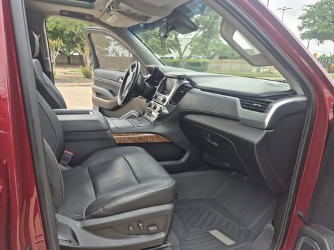 Used 2018 Chevrolet Suburban Premier image 21