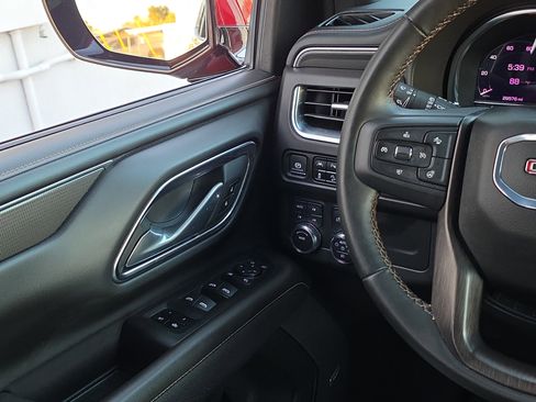 Used 2024 GMC Yukon AT4 w/ Technology Package image 30