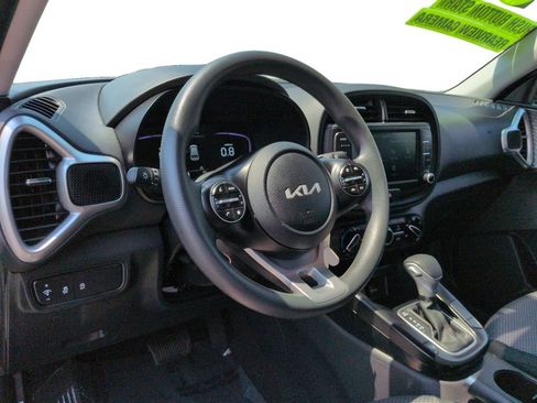 Used 2025 Kia Soul LX FWD image 15