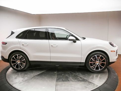 Certified 2024 Porsche Cayenne AWD/4WD image 5