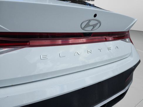 Certified 2024 Hyundai Elantra SEL w/ Convenience Package image 24