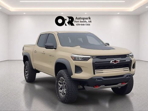 Used 2024 Chevrolet Colorado ZR2 w/ Technology Package AWD/4WD image 1