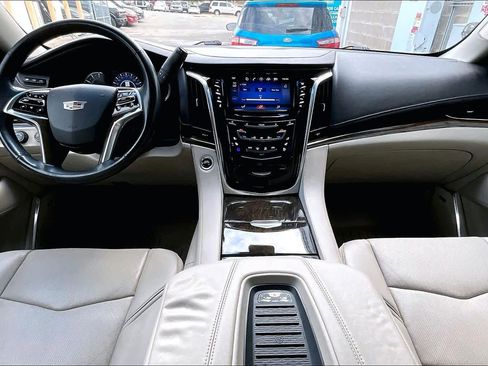Used 2018 Cadillac Escalade Luxury image 15
