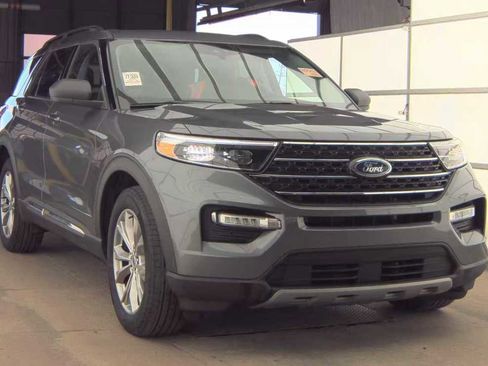 Used 2023 Ford Explorer XLT w/ Equipment Group 202A AWD/4WD image 3