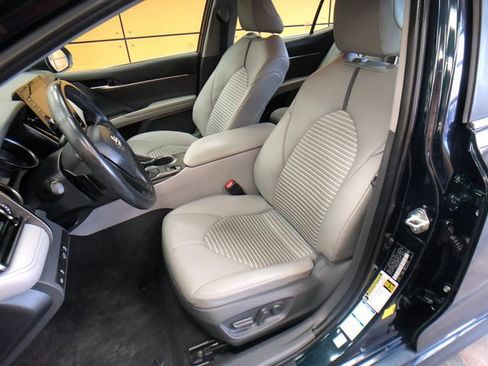 Used 2021 Toyota Camry SE image 10