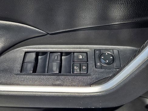 Used 2022 Toyota RAV4 LE FWD image 25