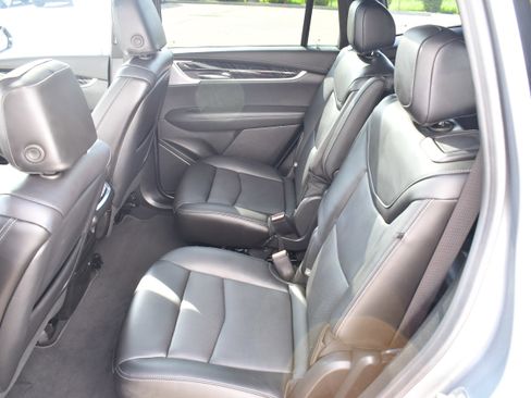 Used 2025 Cadillac XT6 Premium Luxury image 24