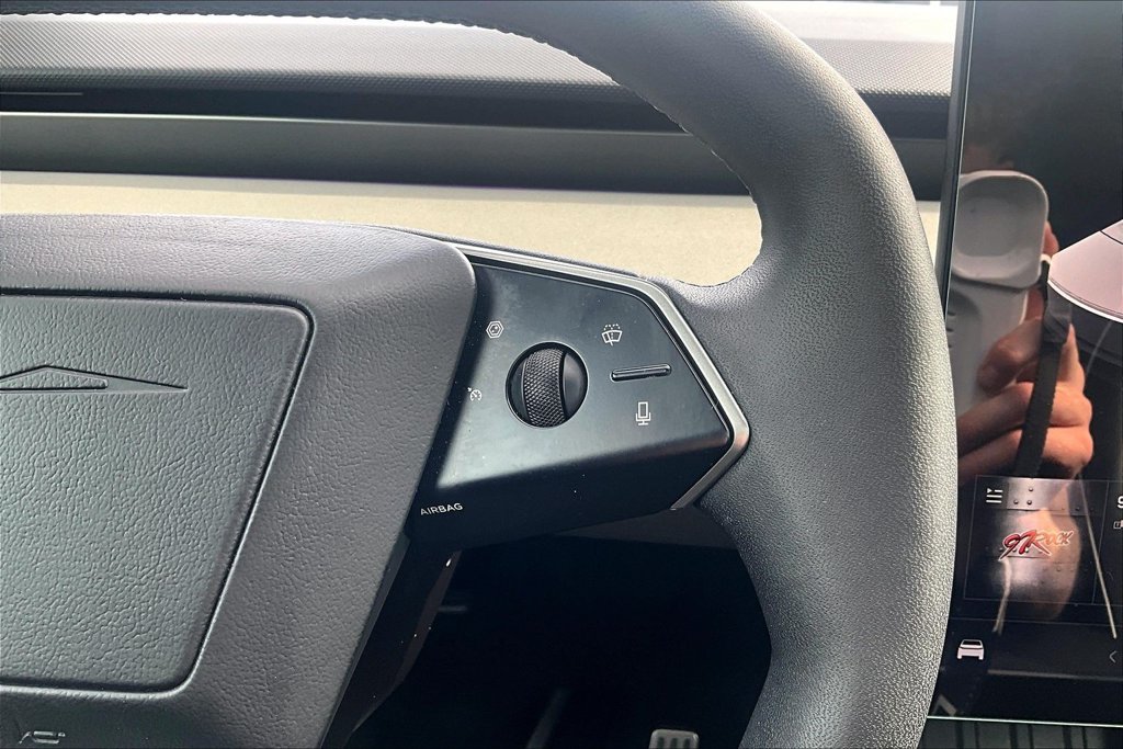 Used 2025 Tesla Cybertruck AWD Crew Cab image 19