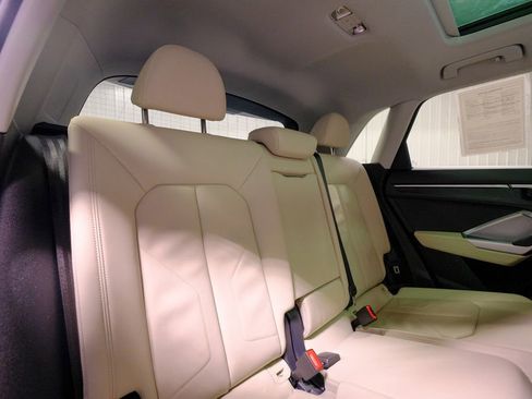 Used 2025 Audi Q3 2.0T Premium image 20