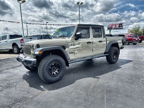 Used 2020 Jeep Gladiator Sport w/ Quick Order Package 24S AWD/4WD image 2