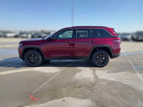 New 2026 Jeep Grand Cherokee Altitude image 6