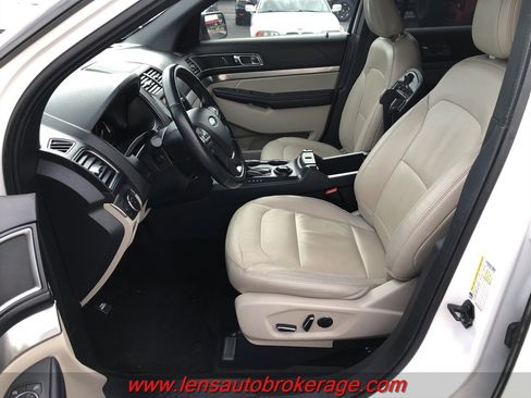 Used 2018 Ford Explorer XLT w/ Equipment Group 202A FWD image 11