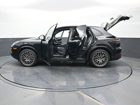 Certified 2023 Porsche Cayenne Platinum Edition AWD/4WD image 29