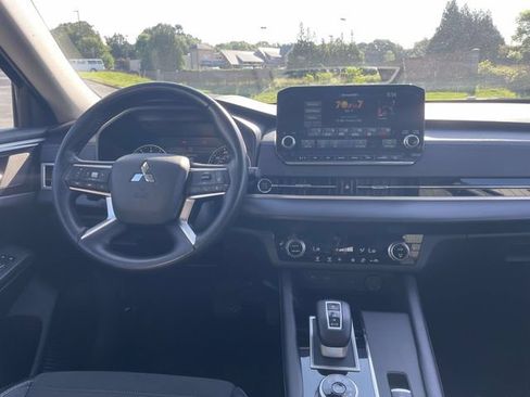 Used 2024 Mitsubishi Outlander SE FWD image 21