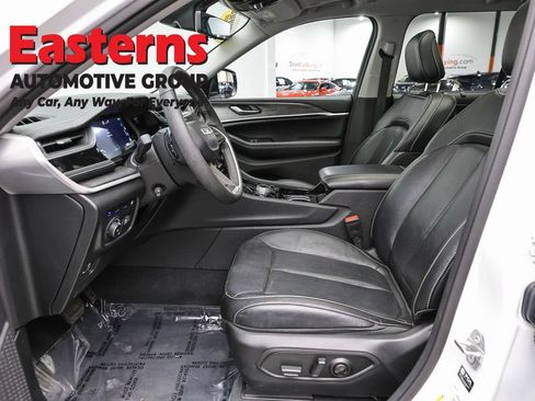 Used 2022 Jeep Grand Cherokee Limited 4xe w/ Luxury Tech Group II AWD/4WD image 14