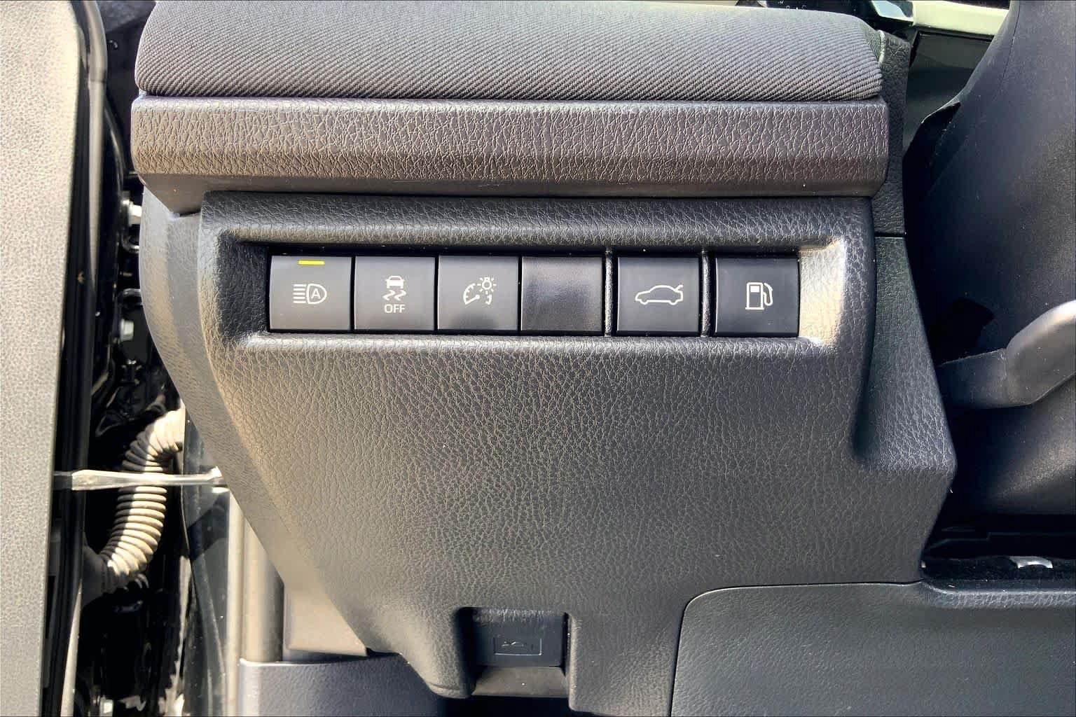 Used 2025 Toyota Camry LE FWD image 33