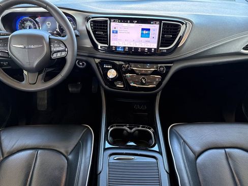 Used 2025 Chrysler Pacifica Limited FWD image 20