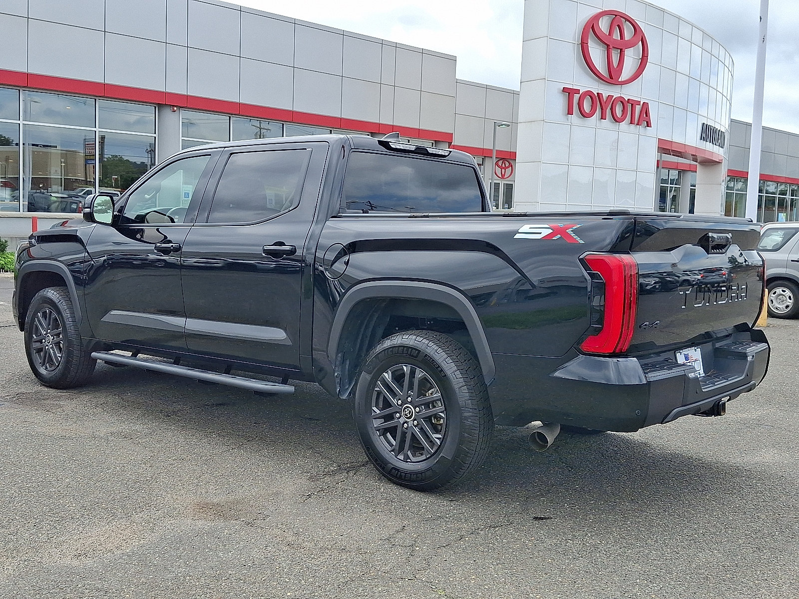 Used 2024 Toyota Tundra SR5 w/ SR5 Convenience Package AWD/4WD image 5