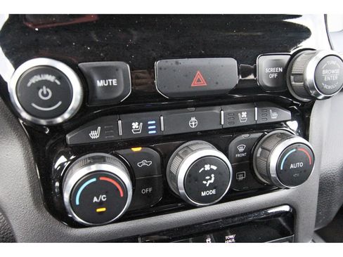 Used 2024 RAM 1500 Laramie AWD/4WD image 27