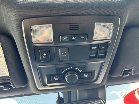 Certified 2019 Toyota Tacoma TRD Off-Road AWD/4WD image 33