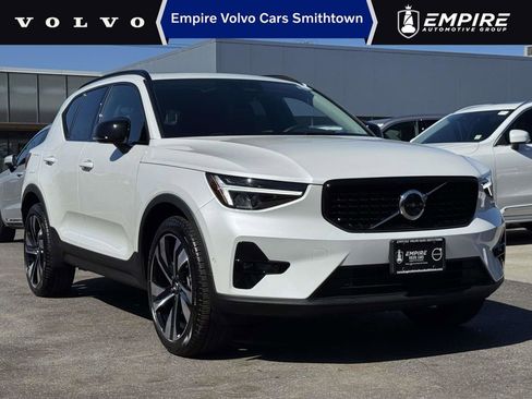 Certified 2026 Volvo XC40 B5 Plus w/ Climate Package AWD/4WD image 1