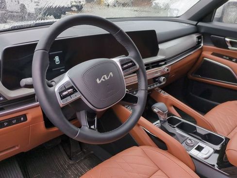 Used 2025 Kia Telluride AWD image 13