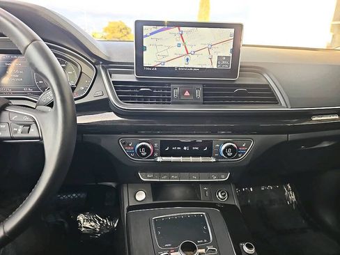 Used 2020 Audi Q5 e Premium Plus w/ Premium Plus Package AWD/4WD image 27