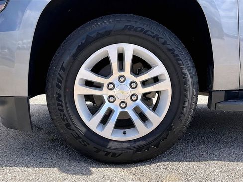 Used 2018 Chevrolet Suburban LT RWD image 35