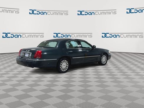 Used 2003 Lincoln Town Car Signature RWD image 8