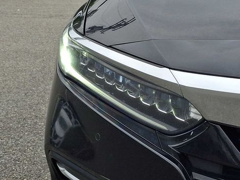 Used 2019 Honda Accord Touring image 9