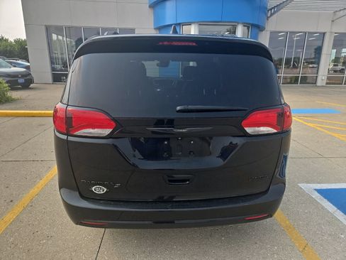 Used 2019 Chrysler Pacifica Limited w/ Advanced Safetytec Group FWD image 7