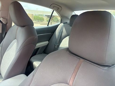 Used 2018 Toyota Camry FWD image 9