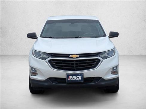 Used 2018 Chevrolet Equinox LS FWD image 2
