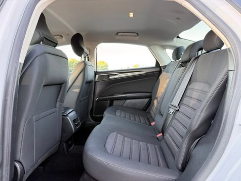 Used 2019 Ford Fusion SE FWD image 13