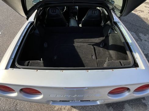 Used 2000 Chevrolet Corvette Coupe w/ Roof Pkg RWD image 4