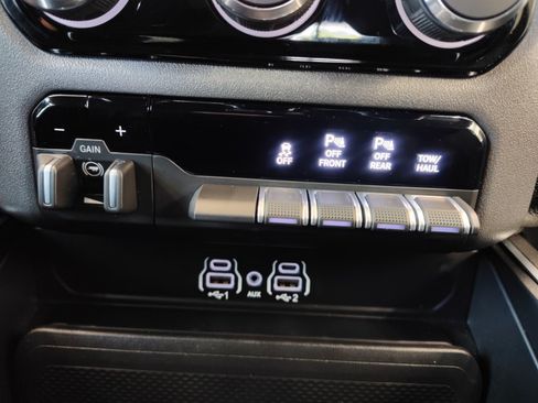 Used 2025 RAM 1500 Lone Star RWD image 31