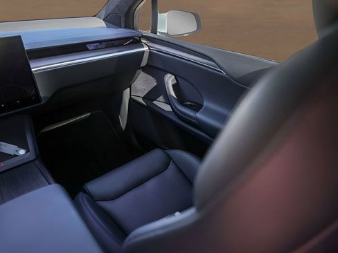 Used 2023 Tesla Model X Standard Range image 24