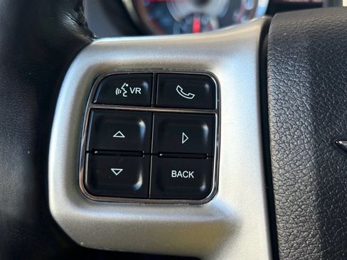 Used 2016 Chrysler Town & Country Touring w/ Driver Convenience Group FWD image 32
