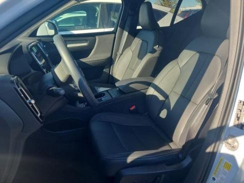 Certified 2025 Volvo XC40 B5 Core image 7