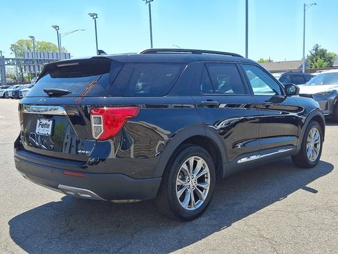 Used 2023 Ford Explorer XLT w/ Equipment Group 202A AWD/4WD image 4